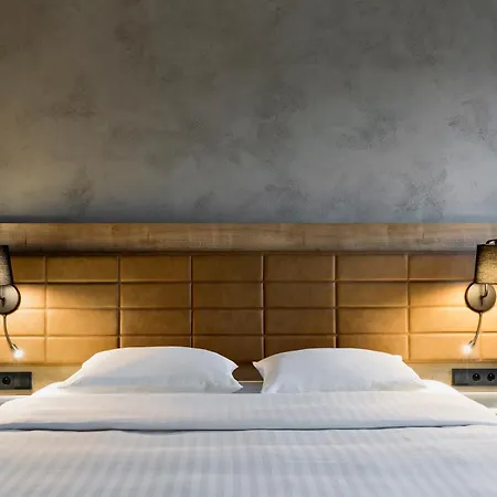 Moxy Praga 3*