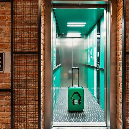 Szálloda Moxy Praga Varsó