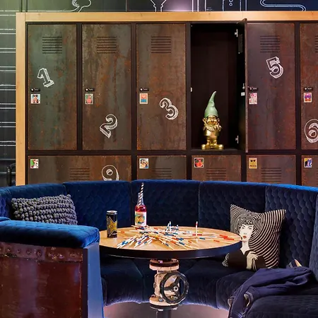 Moxy Praga 3*