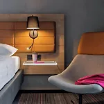 Moxy Praga