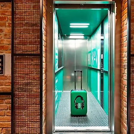 Moxy Praga 3*