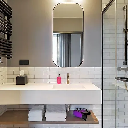 Moxy Praga 3*