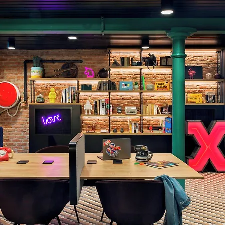 Moxy Praga 3*