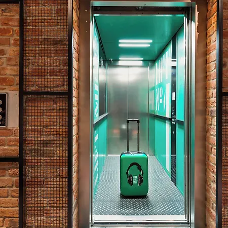 Moxy Praga 3*